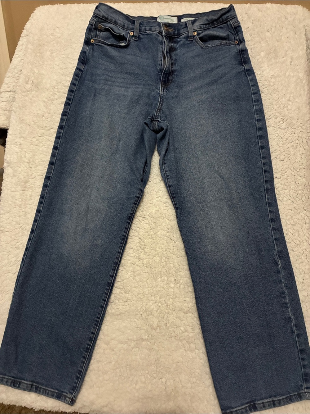 RE  generation. Straight-Leg Women's Jeans.